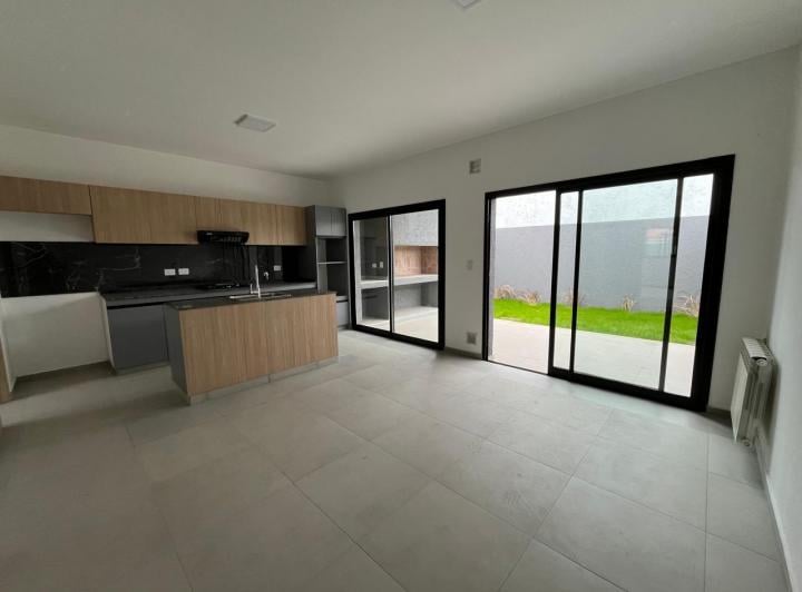 Casa · 109m² · 6 Ambientes · 1 Cochera