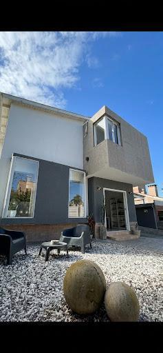 Casa · 290m² · 4 Ambientes · 4 Cocheras
