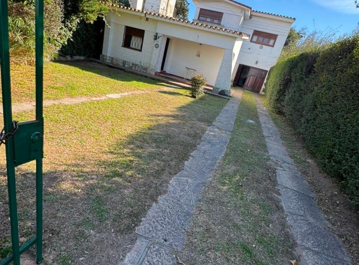 Casa · 222m² · 7 Ambientes · 1 Cochera