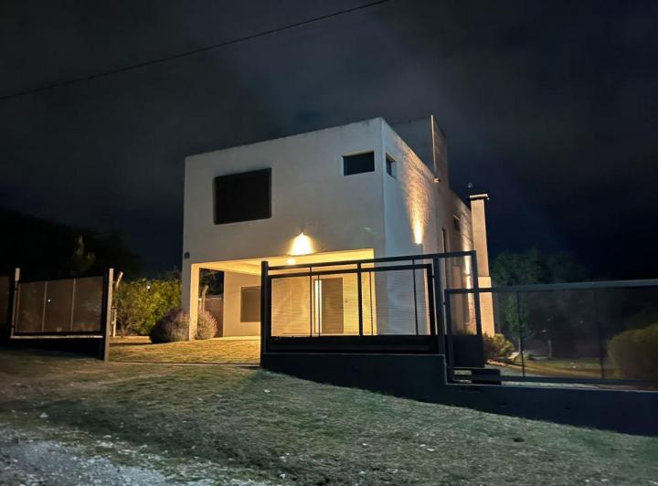 Casa · 280m² · 7 Ambientes · 2 Cocheras
