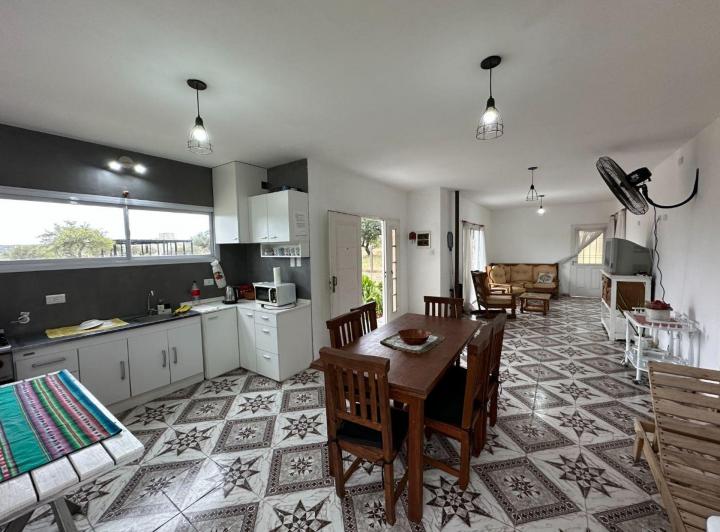 Casa · 98m² · 6 Ambientes · 1 Cochera