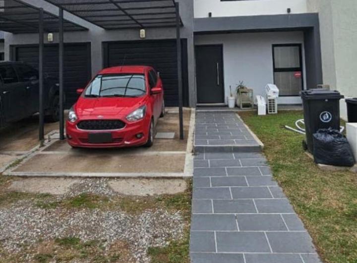 Casa · 144m² · 7 Ambientes · 2 Cocheras