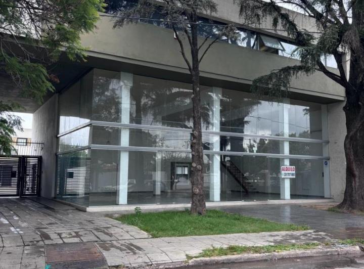 Local comercial · 220m² · 5 Ambientes
