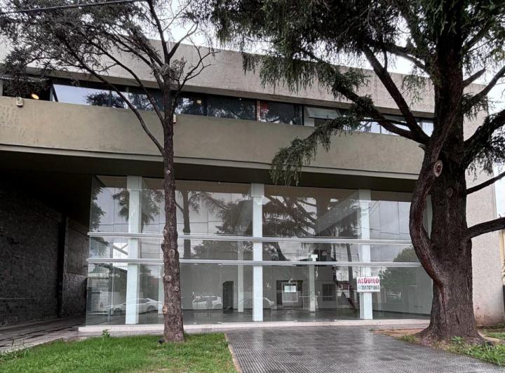 Local comercial · 220m² · 3 Ambientes