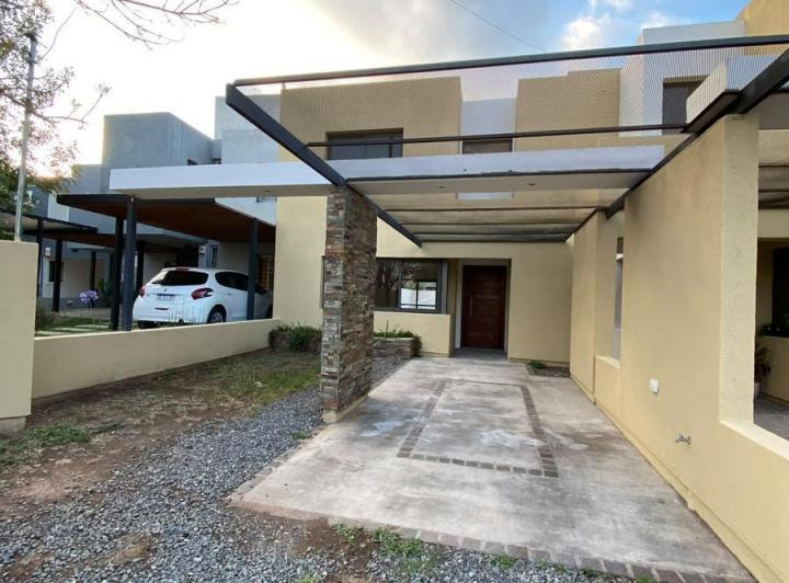 Casa · 180m² · 3 Ambientes · 2 Cocheras