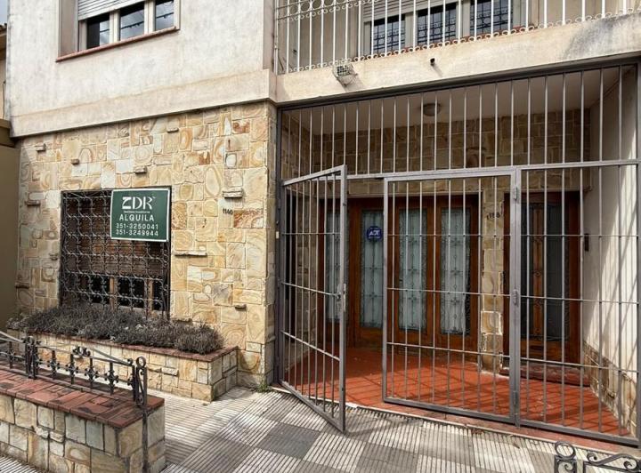 Casa · 230m² · 7 Ambientes · 1 Cochera