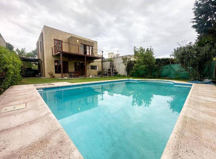 Casa · 175m² · 7 Ambientes · 2 Cocheras