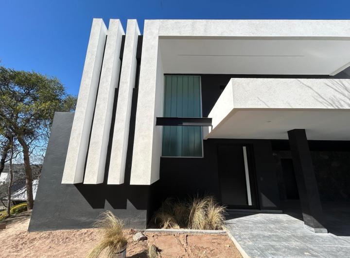Casa · 415m² · 4 Ambientes · 2 Cocheras