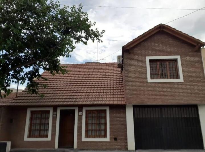 Casa · 190m² · 7 Ambientes · 1 Cochera
