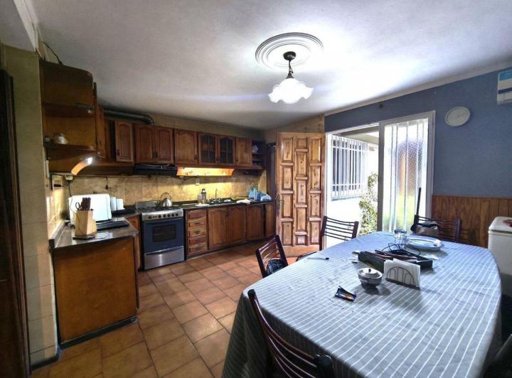 Casa · 144m² · 6 Ambientes · 1 Cochera