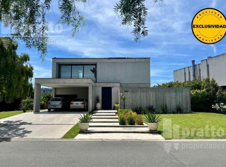 Casa · 200m² · 6 Ambientes · 2 Cocheras