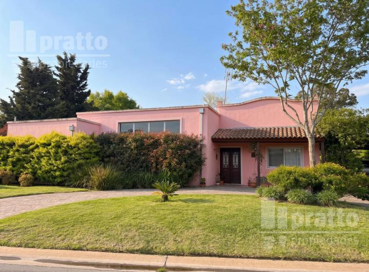Casa · 208m² · 4 Ambientes · 2 Cocheras