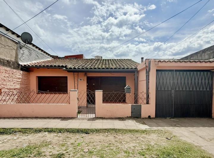 Casa · 300m² · 3 Ambientes · 1 Cochera