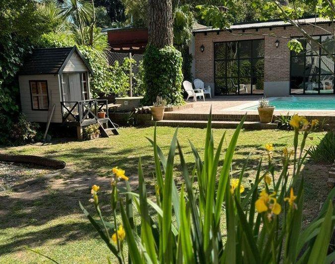 Casa · 250m² · 6 Ambientes · 1 Cochera