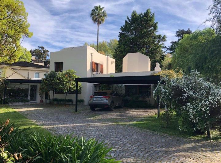 Casa · 329m² · 5 Ambientes · 2 Cocheras