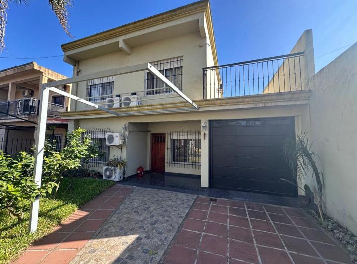 Casa · 180m² · 7 Ambientes · 2 Cocheras