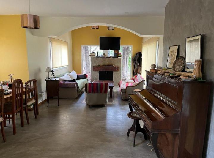 Casa · 280m² · 7 Ambientes · 3 Cocheras