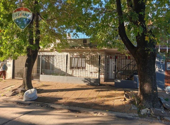 Casa · 185m² · 6 Ambientes · 2 Cocheras