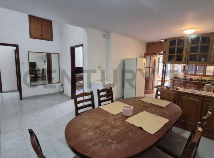 Casa · 243m² · 5 Ambientes · 1 Cochera