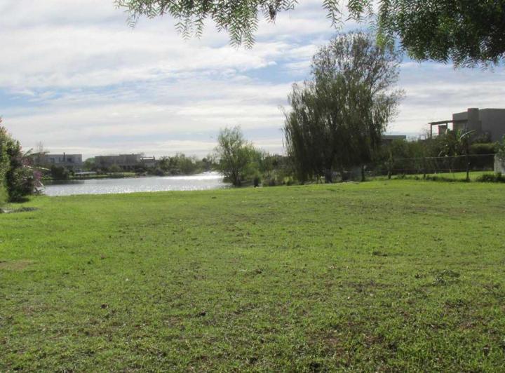 Terreno · 899m²