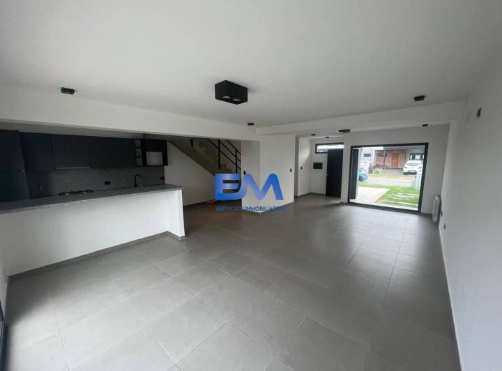 Casa · 180m² · 6 Ambientes · 1 Cochera