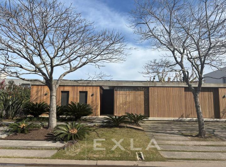 Casa · 341m²