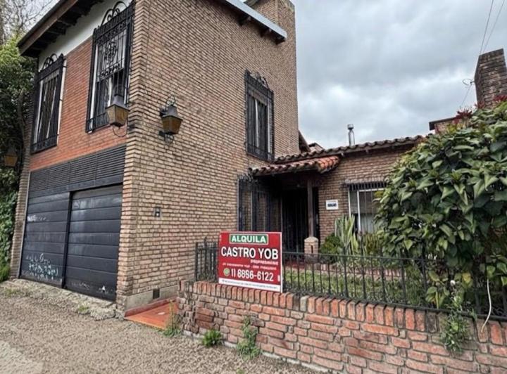 Casa · 320m² · 6 Ambientes · 2 Cocheras