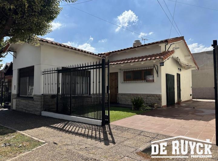 Casa · 77m² · 3 Ambientes · 2 Cocheras