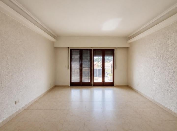 Casa · 240m² · 6 Ambientes · 5 Cocheras