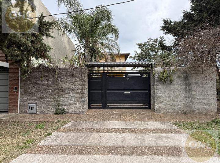 Casa · 600m² · 5 Ambientes · 4 Cocheras