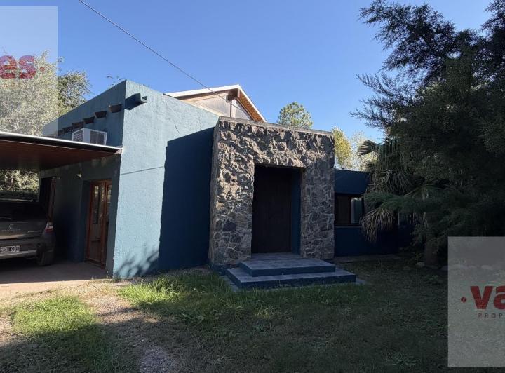 Casa · 300m² · 5 Ambientes · 1 Cochera