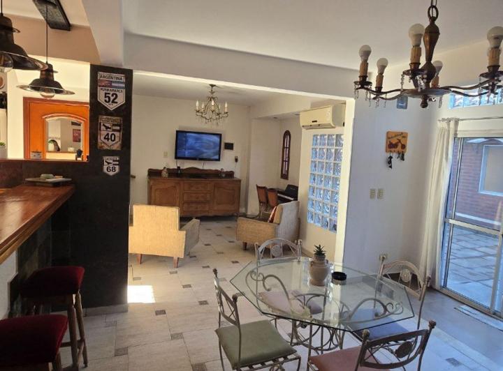Casa · 279m² · 6 Ambientes · 2 Cocheras