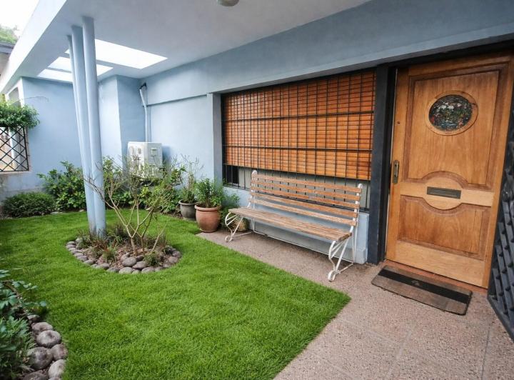Casa · 300m² · 9 Ambientes · 3 Cocheras