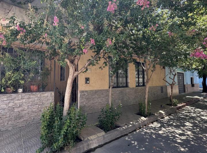 Casa · 182m² · 5 Ambientes · 1 Cochera