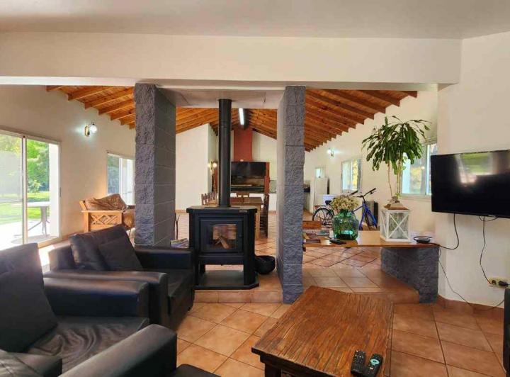 Casa · 261m² · 5 Ambientes · 2 Cocheras