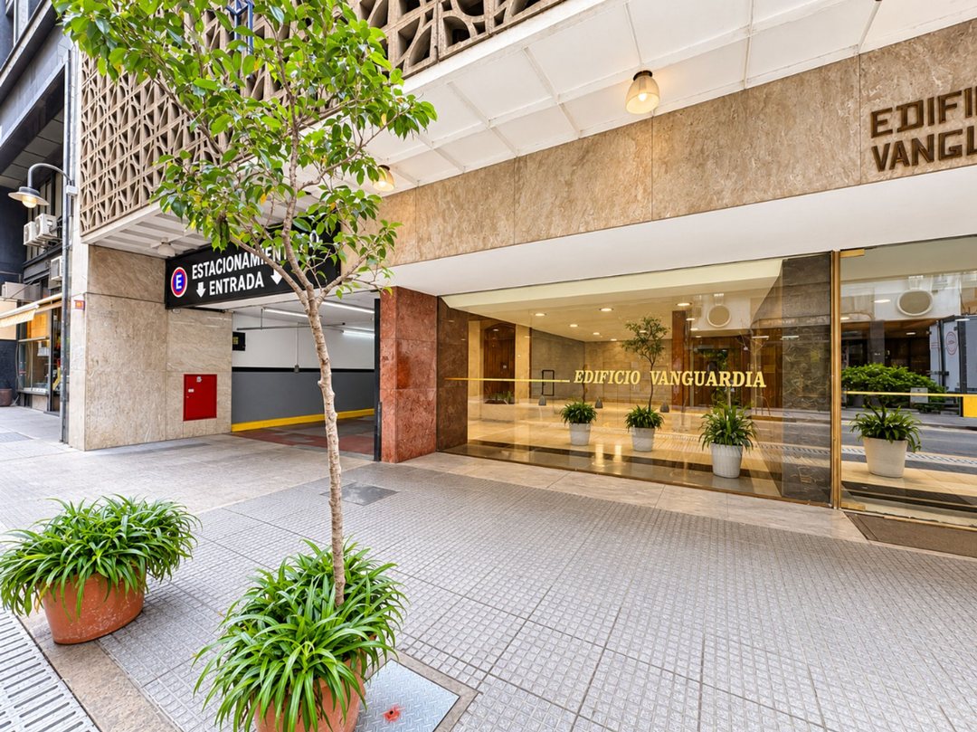 VENTA COCHERA PRIVADA - VIAMONTE 700 - MICROCENTR0