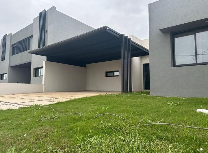 Casa · 125m² · 3 Dormitorios · 2 Cocheras