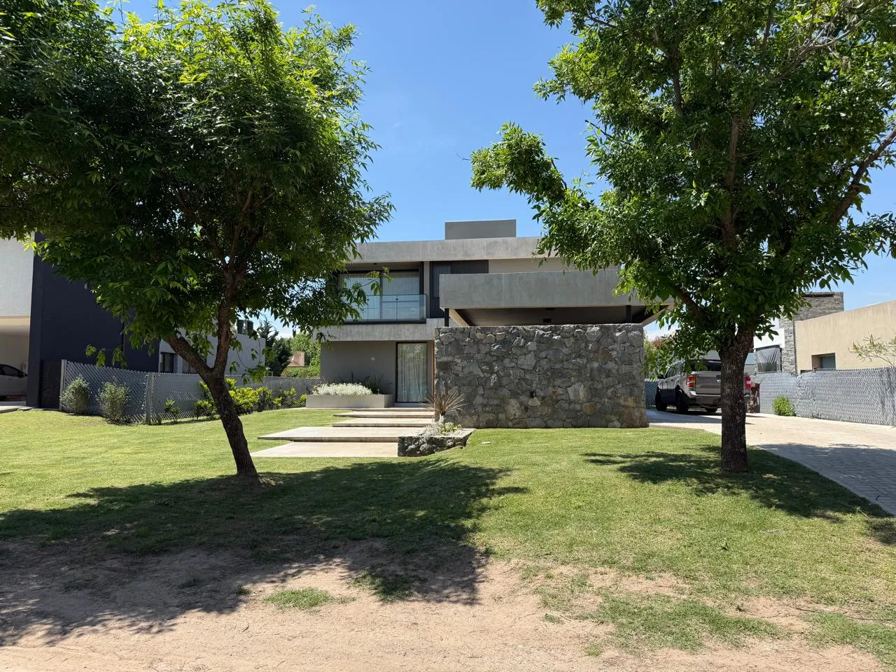 GARCIA APERIO VENDE ESPECTACULAR CASA EN CHACRAS DE LA VILLA, VILLA ALLENDE