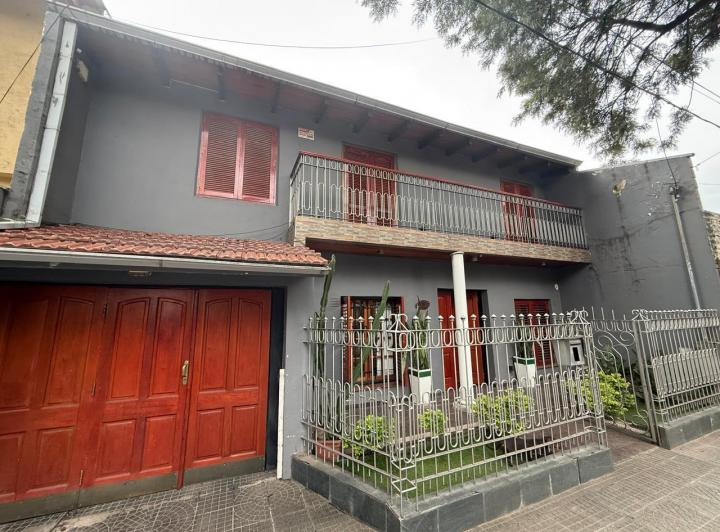 Casa · 226m² · 4 Dormitorios · 1 Cochera