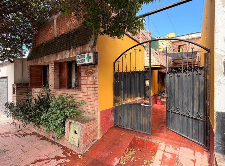 Casa · 150m² · 5 Ambientes · 2 Cocheras