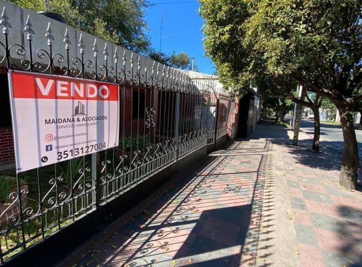 Casa · 300m² · 10 Ambientes · 1 Cochera