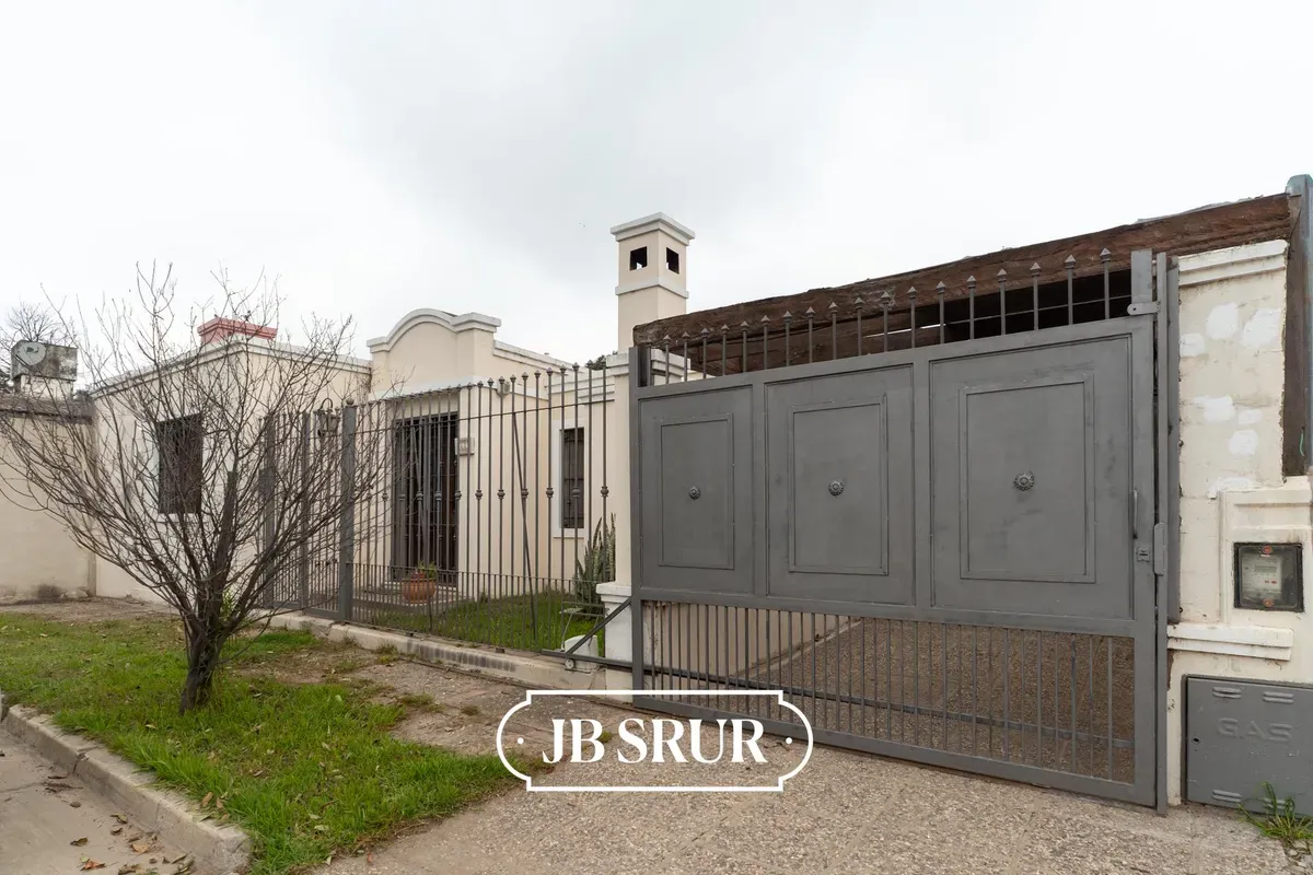 Casa en venta de 4 dormitorios en Barrio Inaudi Apto Credito