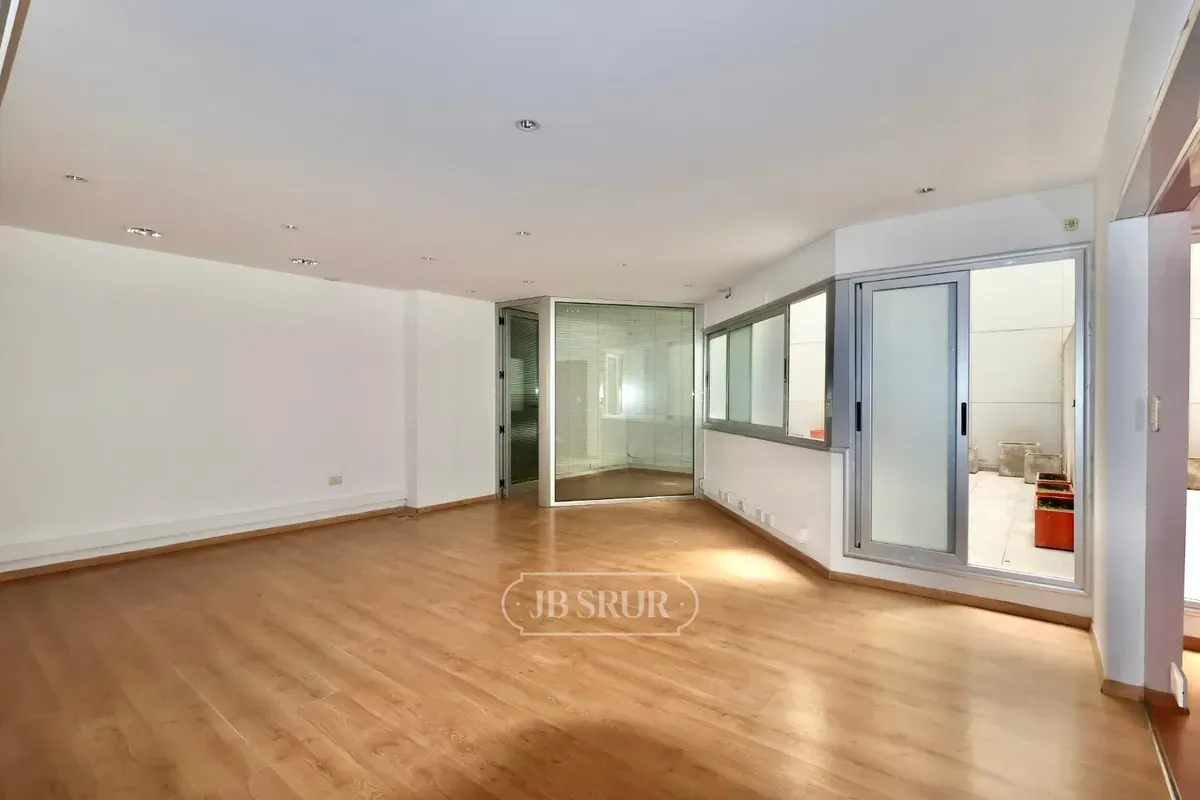 Oficina en venta con patio en barrio Centro
