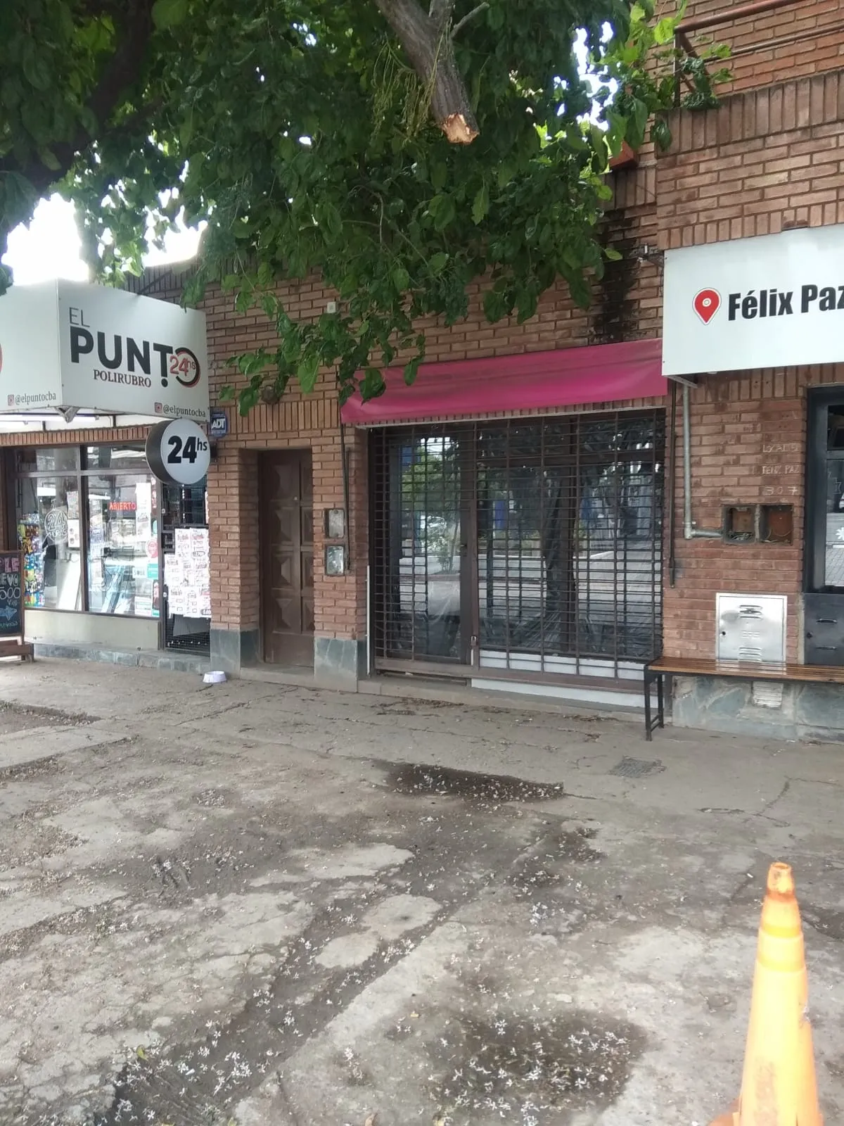 LOCAL Comercial Felix Paz 305 casi esq. Duarte Quiros, Frente a YPF - Dueño