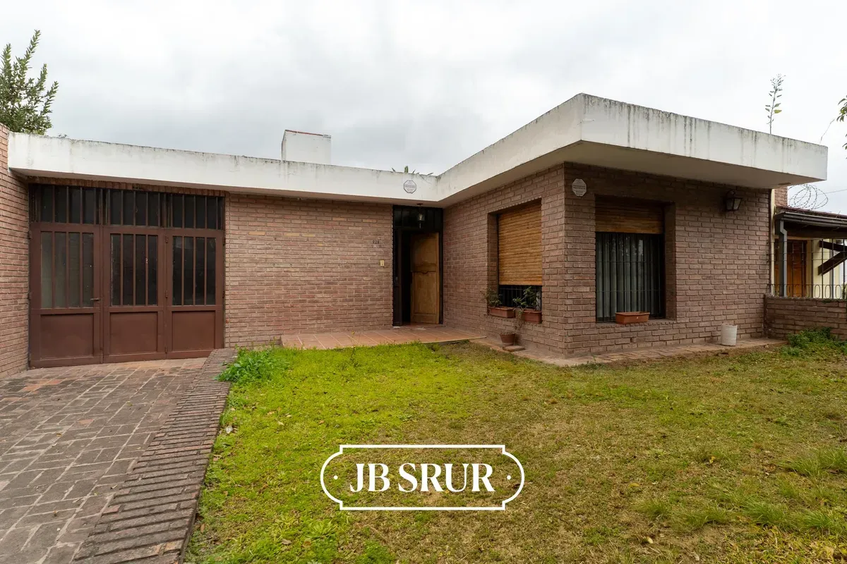 Casa en venta en Barrio Parque Vélez Sarsfield de 4 Dormitorios