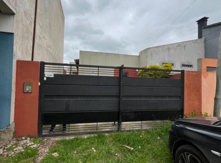 Casa · 80m² · 5 Ambientes · 2 Cocheras
