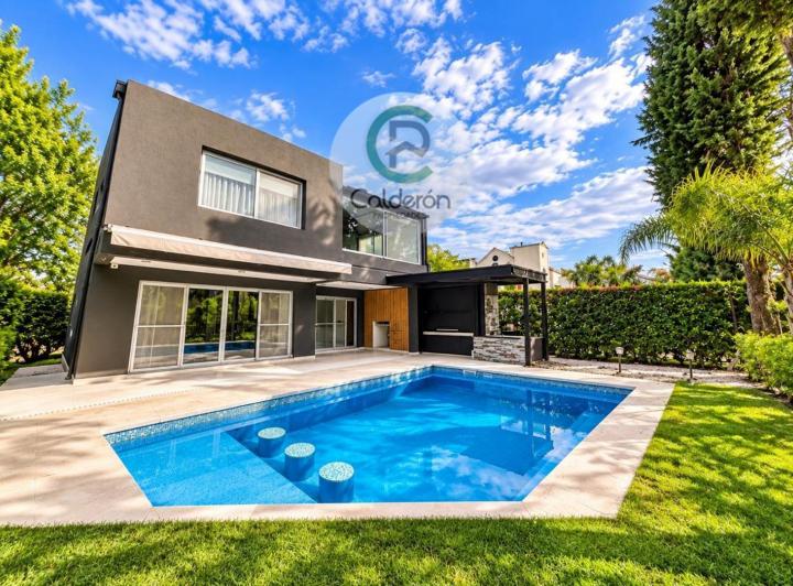 Casa · 190m² · 4 Ambientes · 2 Cocheras