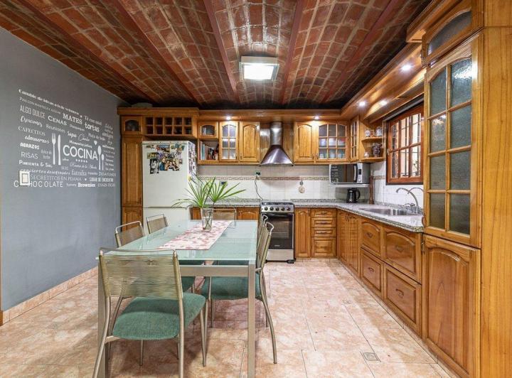 Casa · 100m² · 4 Ambientes · 1 Cochera