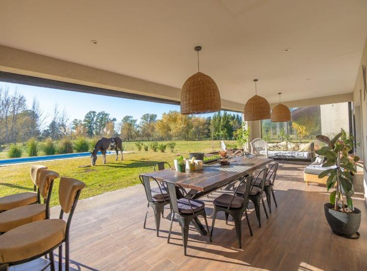 Casa · 315m² · 5 Ambientes · 2 Cocheras