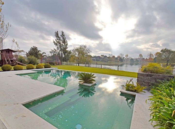 Casa · 520m² · 7 Ambientes · 3 Cocheras